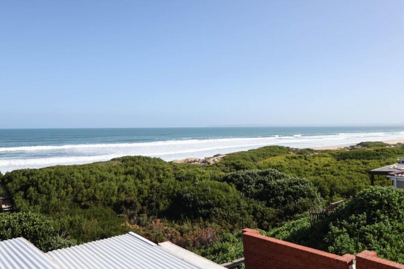 5 Bedroom Property for Sale in Outeniqua Strand Western Cape